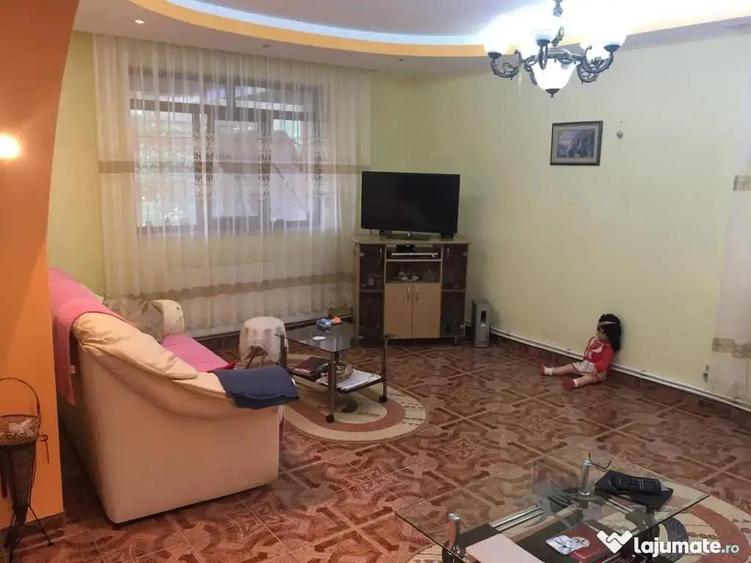 Casă cu 6 camere cu Teren 2000 Mp în Bucium