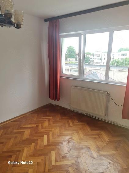 Apartament cu 2 camere semidecomandat în Cornișa