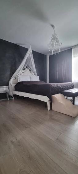 Apartament cu 3 camere decomandat în Tache