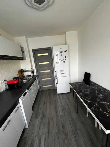Apartament cu 3 camere decomandat, mobilat în Drumul Taberei