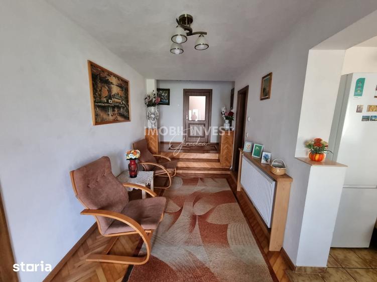 Casă cu 6 camere cu Teren 715 Mp în Cetate