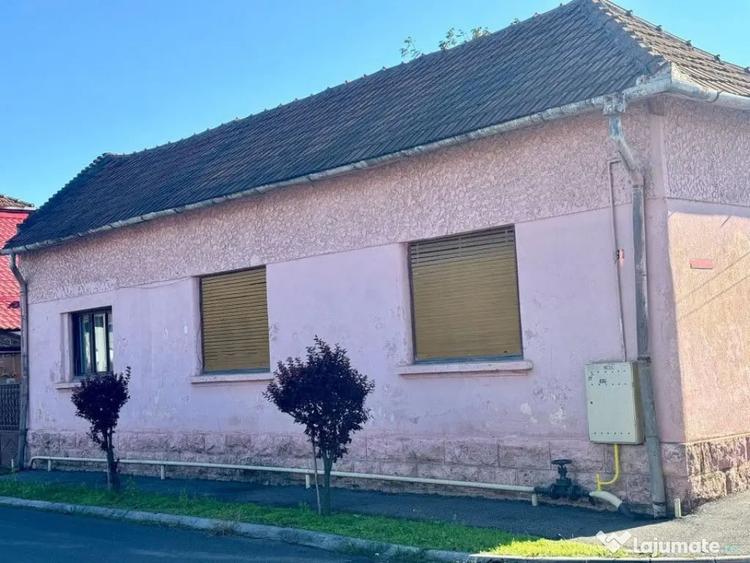Casă cu 3 camere cu Teren 650 Mp în Central