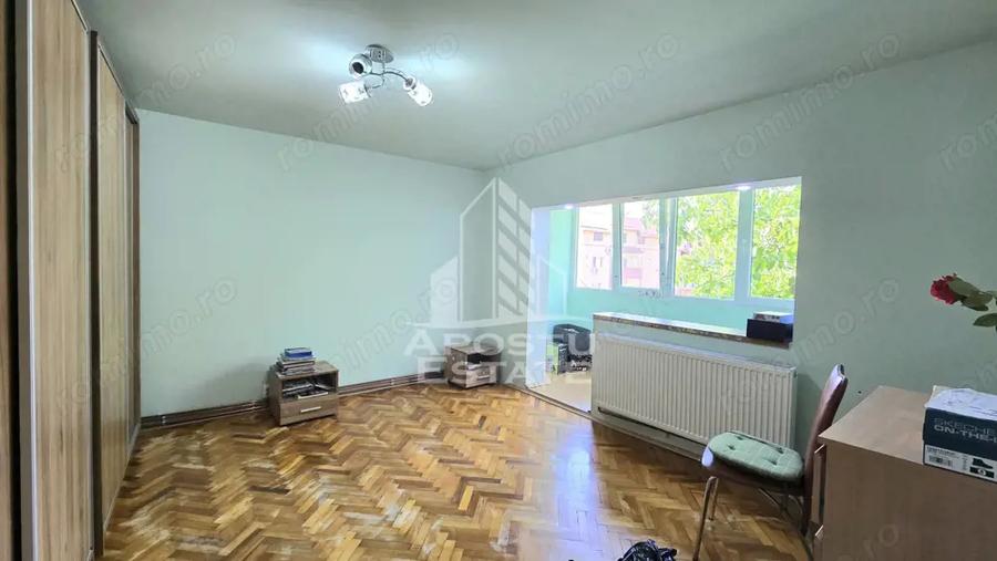 Apartament cu 3 camere decomandat în Aradului