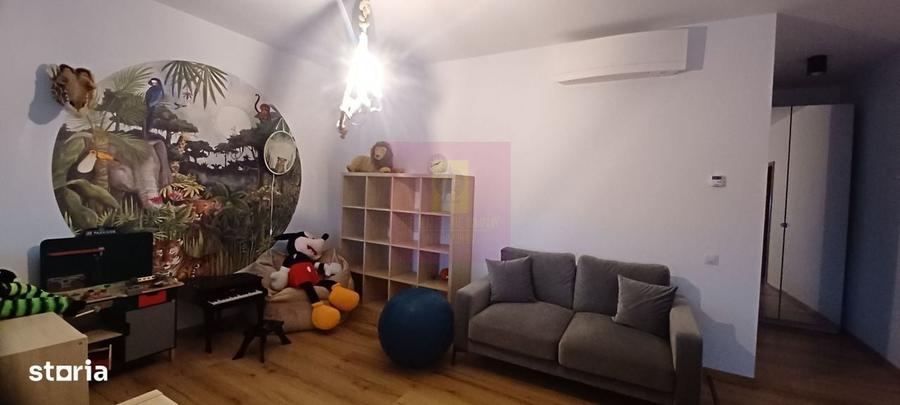 Casă cu 4 camere în Săbăreni