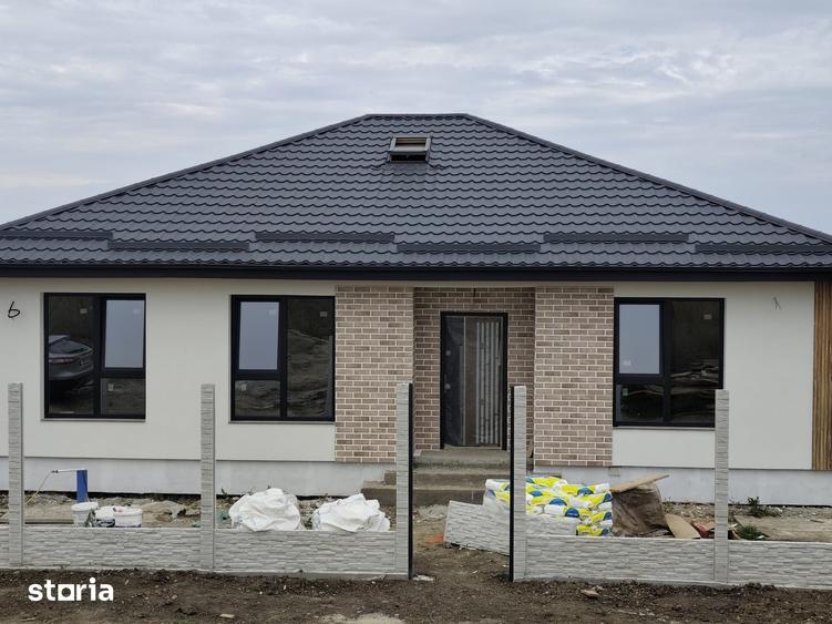 Casă cu 4 camere cu Teren 380 Mp în Joița