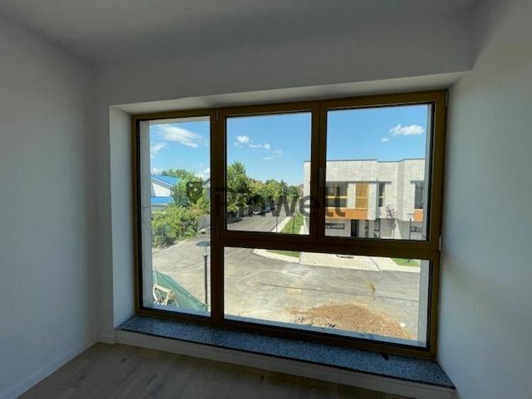 Casă individuală cu 4 camere cu Canalizare în Pipera
