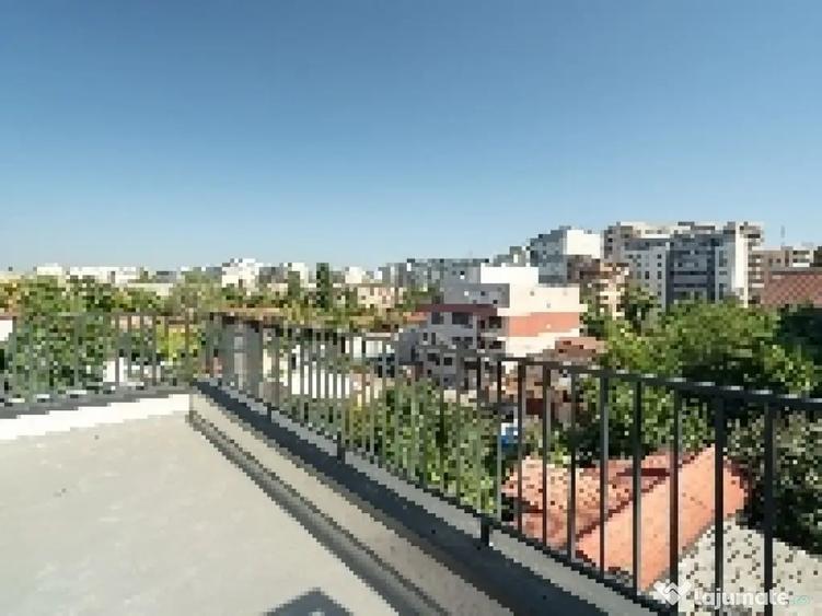 Apartament cu 4 camere decomandat în Central