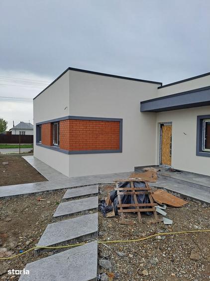 Casă cu 5 camere cu Teren 800 Mp în Vârteșcoiu