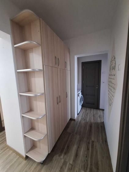 Apartament cu 3 camere decomandat în Valea Ialomiței