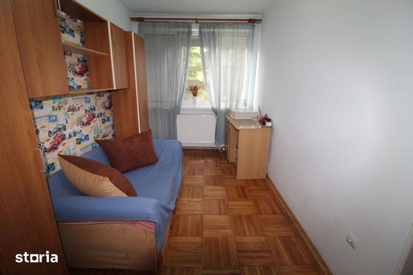 Apartament cu 3 camere în Micro 4