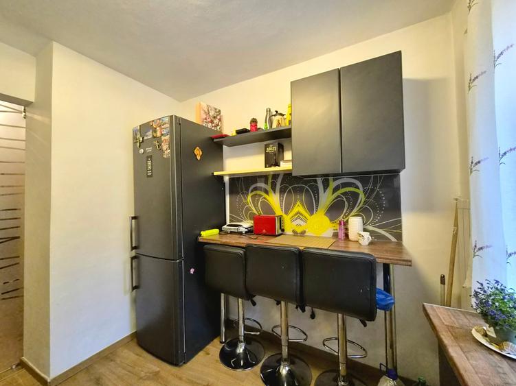 Apartament cu 3 camere decomandat în Titan