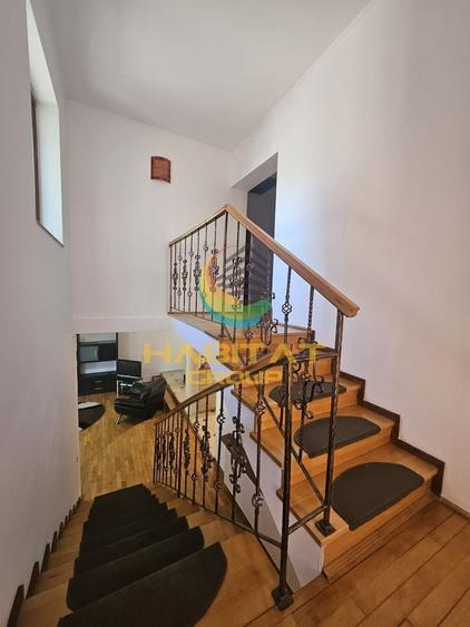 Casă individuală cu 5 camere cu Canalizare în Central