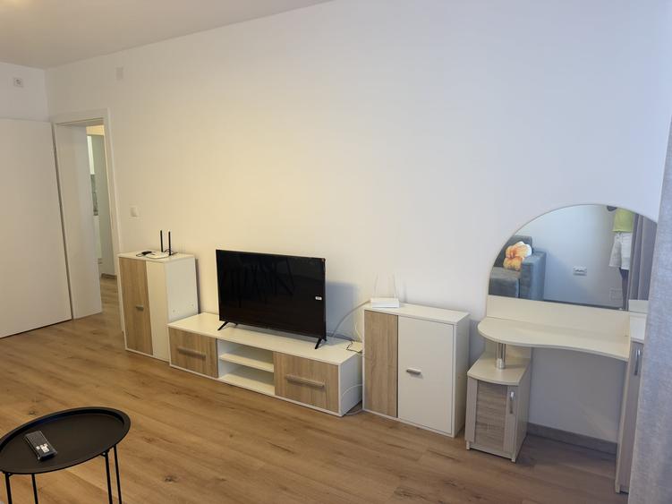 Apartament cu 3 camere decomandat, mobilat în Ștrand
