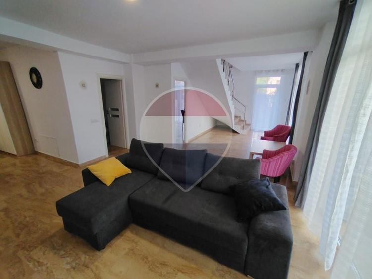 Apartament cu 3 camere, mobilat în Central