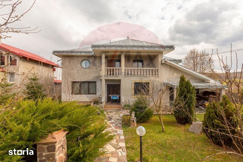 Casă cu 7 camere cu Teren 1020 Mp în Mărgineni