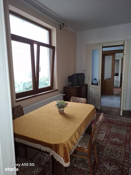 Apartament cu 3 camere semidecomandat în Schei
