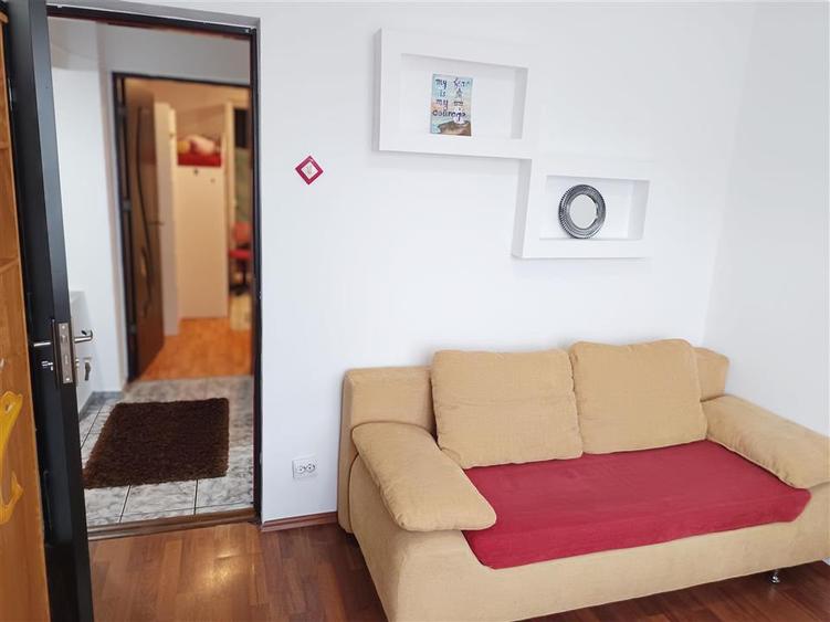 Apartament 3 camere in zona centrala Moldova Noua - 12