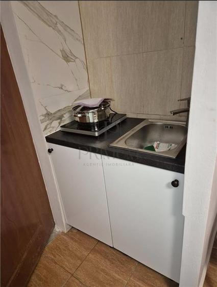 Garsonieră decomandată, mobilată în UMT