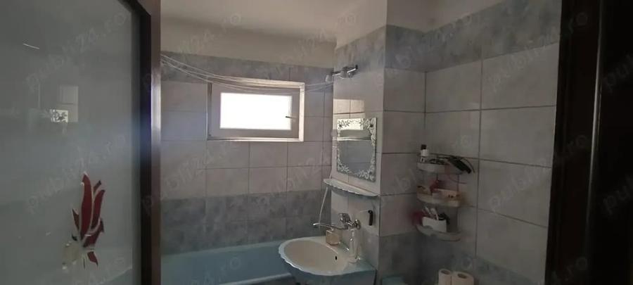 Casă cu 3 camere decomandat în Casa de Cultură