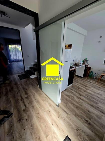 Casă individuală cu 4 camere cu Canalizare în Dezmir