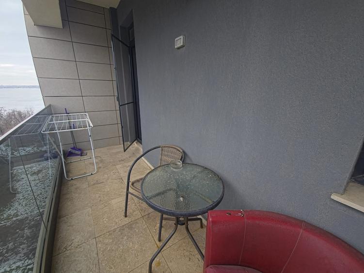 Apartament cu 2 camere semidecomandat, mobilat în Central