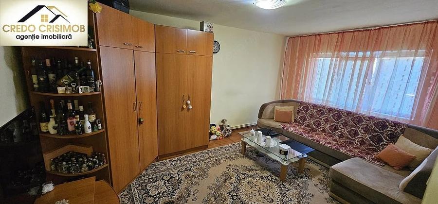 Apartament cu 3 camere decomandat în Micro IV