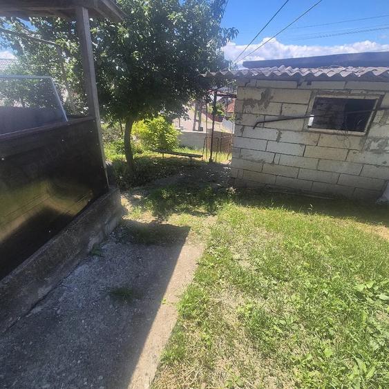 Casă cu 2 camere cu Teren 1170 Mp în Central