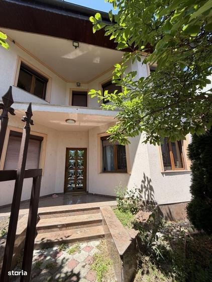 Casă cu 4 camere în Partoș