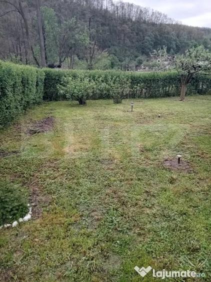 Casă cu 3 camere cu Teren 740 Mp în Central