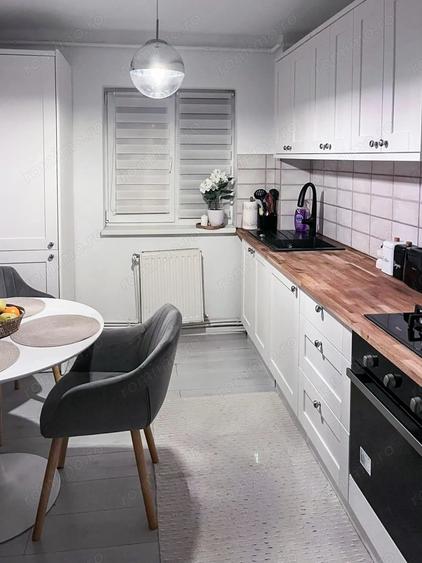 Apartament cu 3 camere semidecomandat în Gojdu