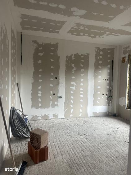 Casă cu 3 camere decomandat cu Teren 900 Mp în Central