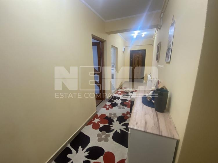 Apartament cu 3 camere semidecomandat în Exterior Vest