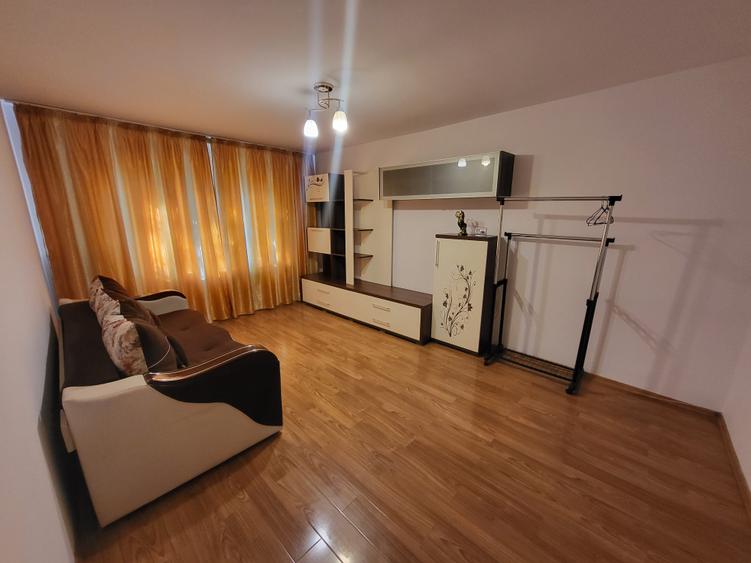 Apartament cu 2 camere decomandat în