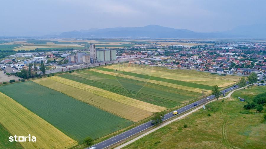 Teren de 8600 mp, în Central