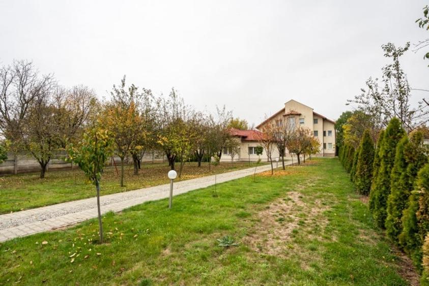 Casă individuală cu 7 camere cu Garaj în Săftica
