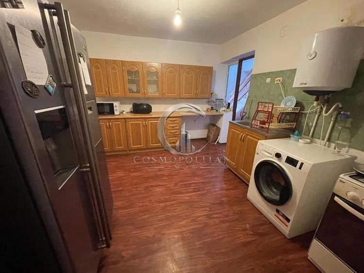 Casă individuală cu 7 camere cu Canalizare în Merei