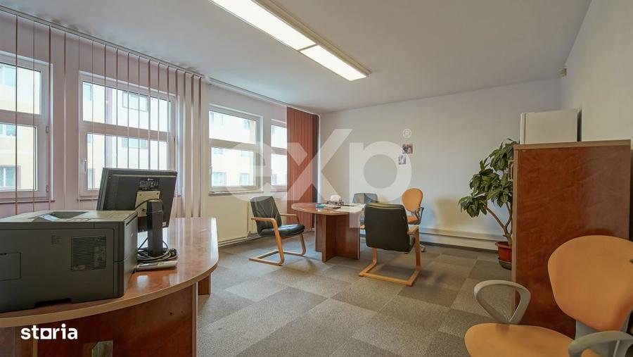 Apartament cu 5 camere decomandat în Astra
