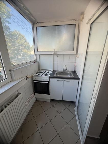 Apartament cu 3 camere decomandat în Craiovei