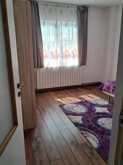 Apartament cu 3 camere decomandat, mobilat în Central