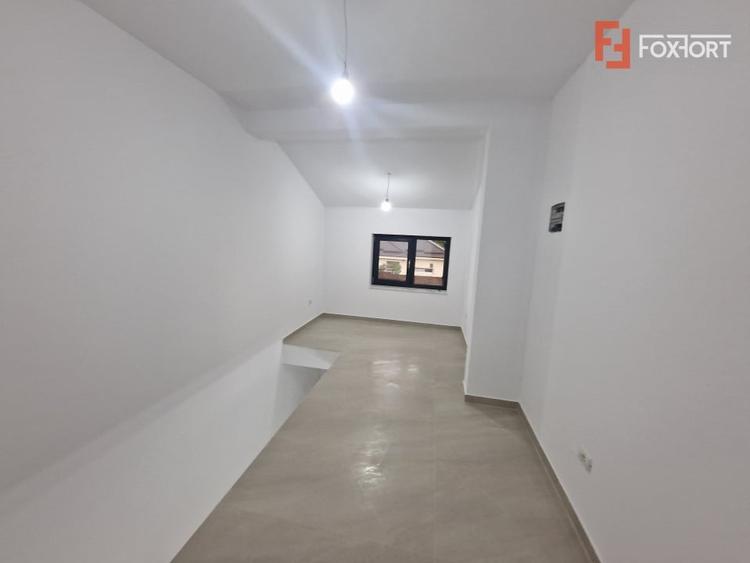 Duplex cu 4 camere cu Canalizare în Moșnița Veche