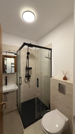 Apartament cu 3 camere semidecomandat, mobilat în Ultracentral