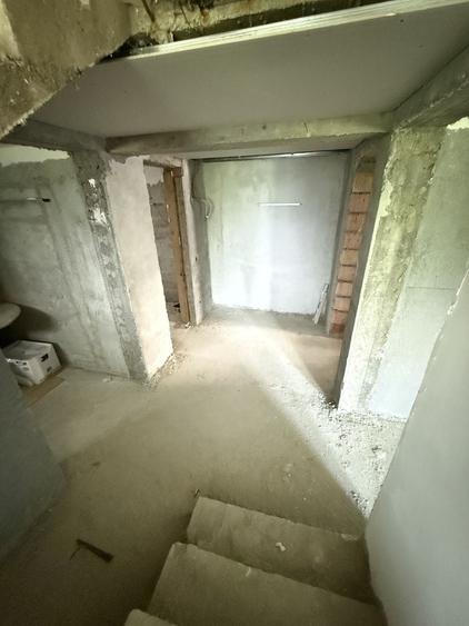 Casă cu 4 camere în Clăbucet