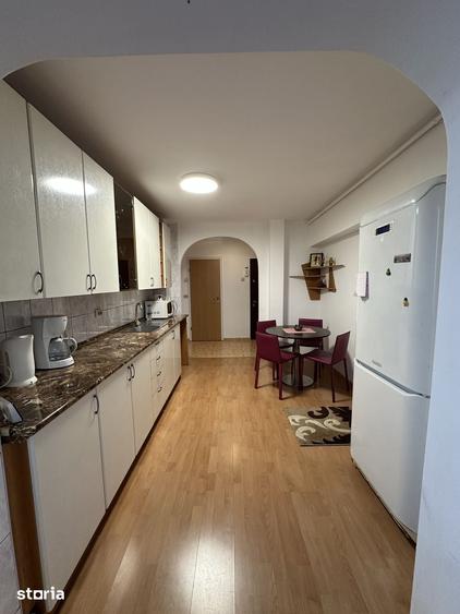 Apartament cu 2 camere decomandat în Tractorul