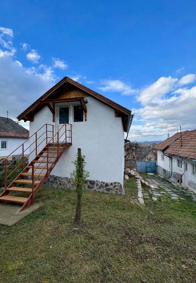 Casă cu 4 camere cu Teren 569 Mp în Cernatu