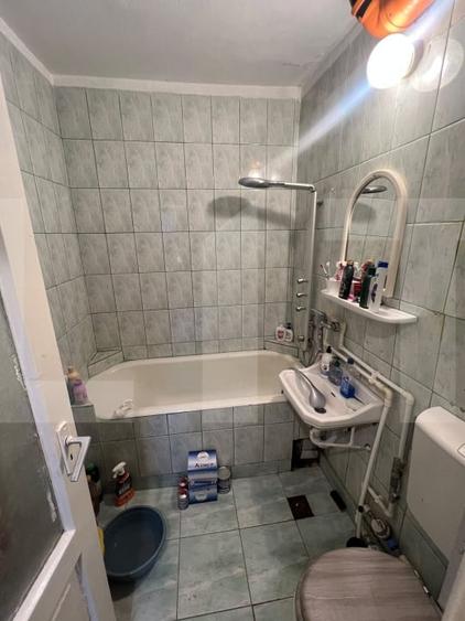 Apartament cu 2 camere semidecomandat, mobilat în Rovine