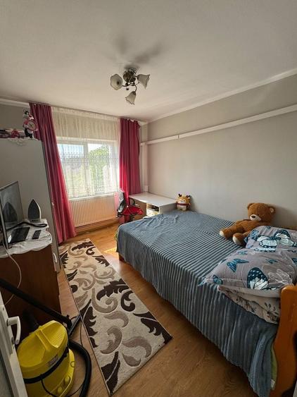 Apartament 3 camere decomandat- zona Poarta 6 - 3