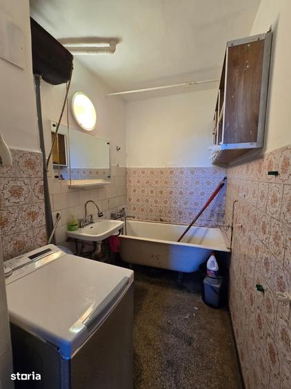 Apartament cu 3 camere în Podu Roș