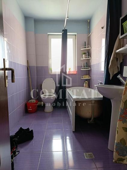 Apartament cu 5 camere semidecomandat, mobilat în Florești