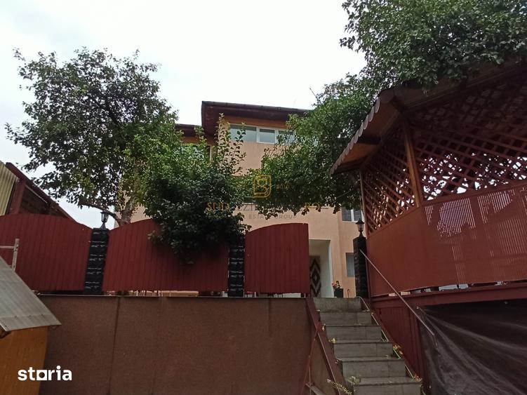 Casă cu 6 camere cu Teren 450 Mp în Dristor