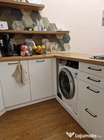 Apartament cu 3 camere decomandat în Torontalului